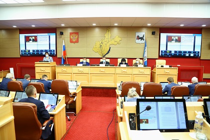 Проблему обеспечения жильем детей-сирот обсудили в региональном парламенте